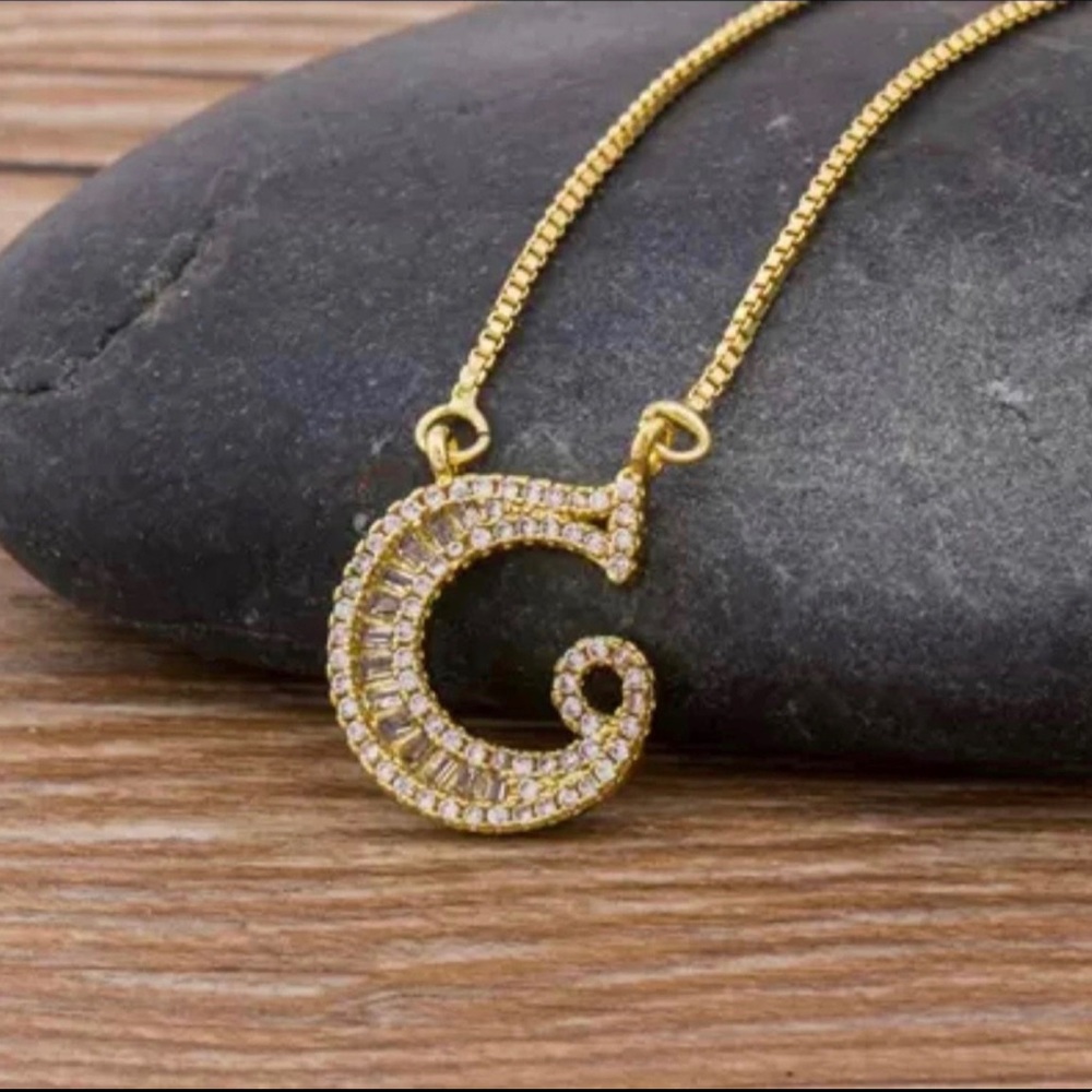 INITIAL LETTER “C” NECKLACE